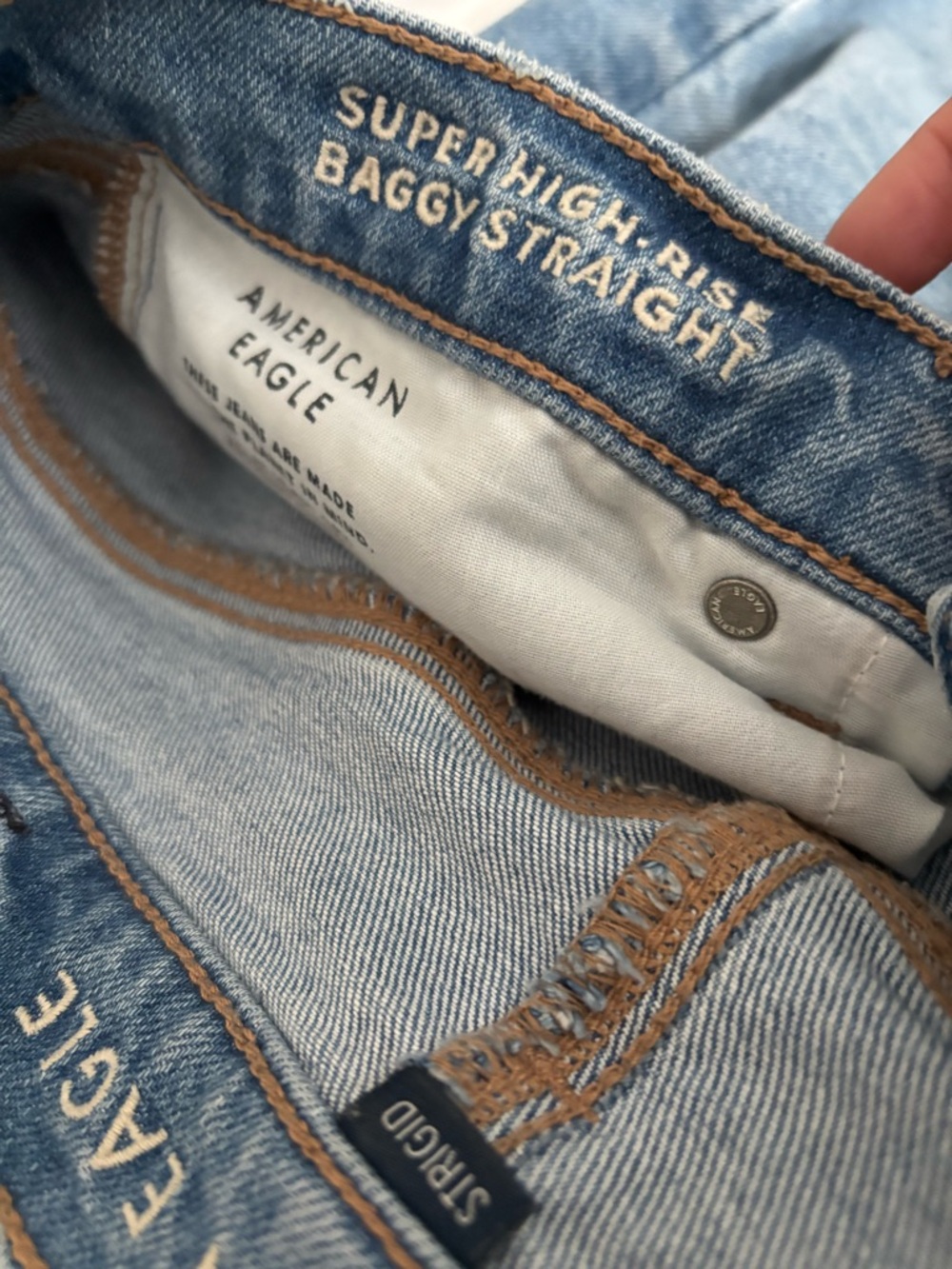 American Eagle Strigid High Rise Baggy Straight - Picture 3 of 4